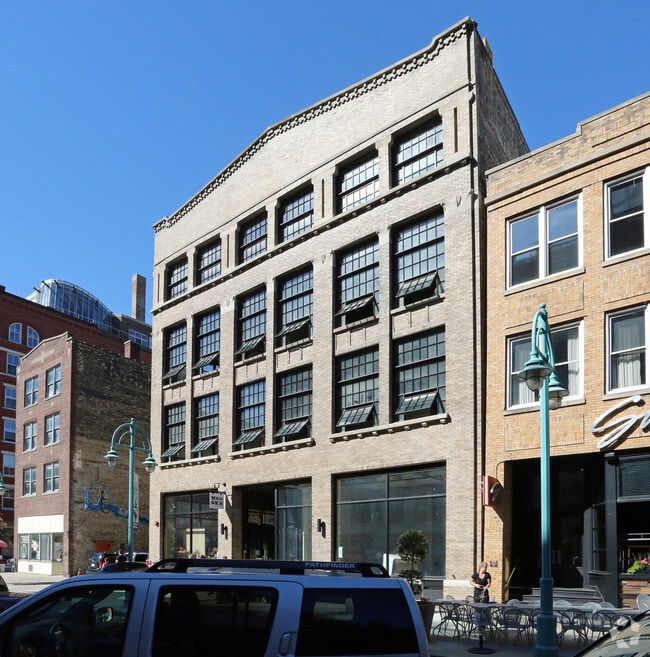 Building Photo - 211 N Broadway