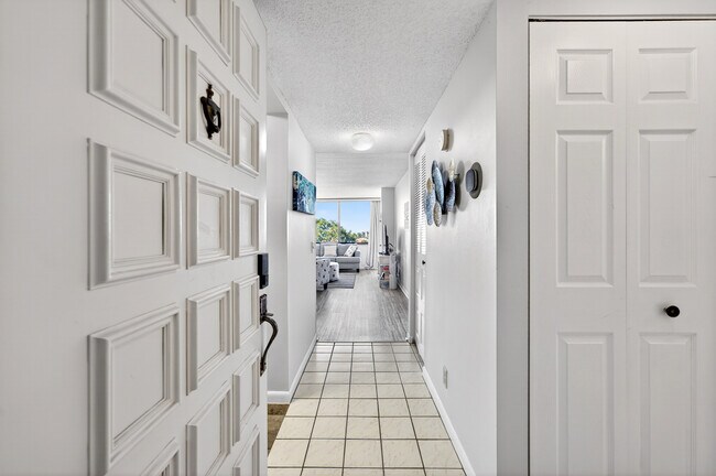 Building Photo - 6218 Palma del Mar Blvd S