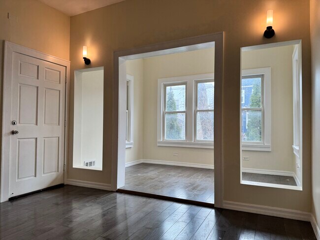 Foto del edificio - 1714 N Troy St