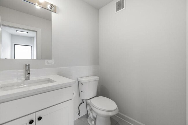 Foto del edificio - 2 bedroom in Chicago IL 60618