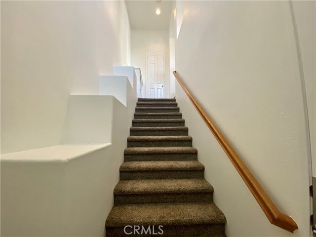 Building Photo - 2750 E Oak Hill Dr