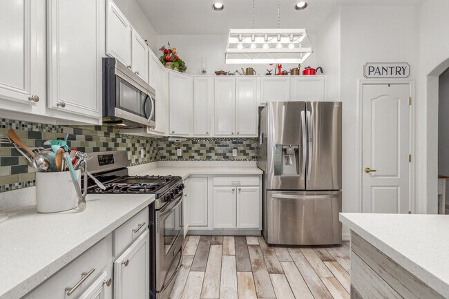 Foto del edificio - 8434 N Sunny Rock Ridge Dr