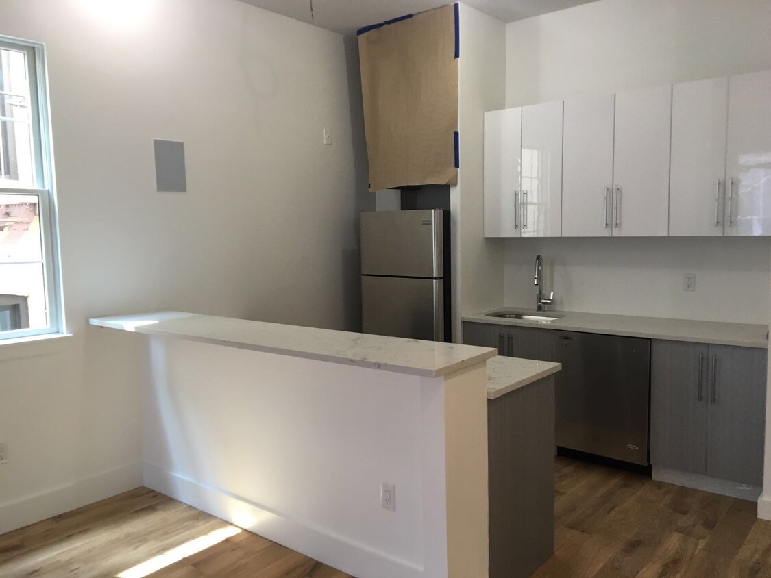 Foto principal - 329 Sterling St