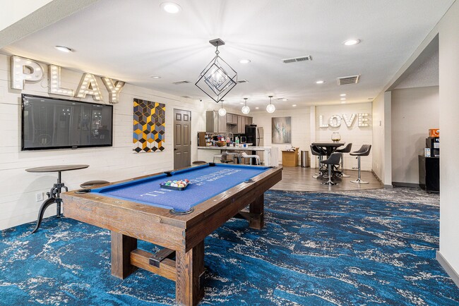 Servicios de NorthDallas_1025_001 - The Residence at North Dallas