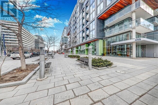 Photo du bâtiment - 455-S455 Front St E