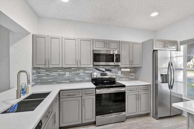 Building Photo - 5015 Palmbrooke Cir