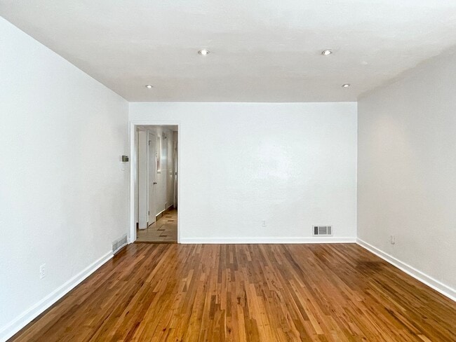 Photo - 2131 E Atkin Ave Apartment
