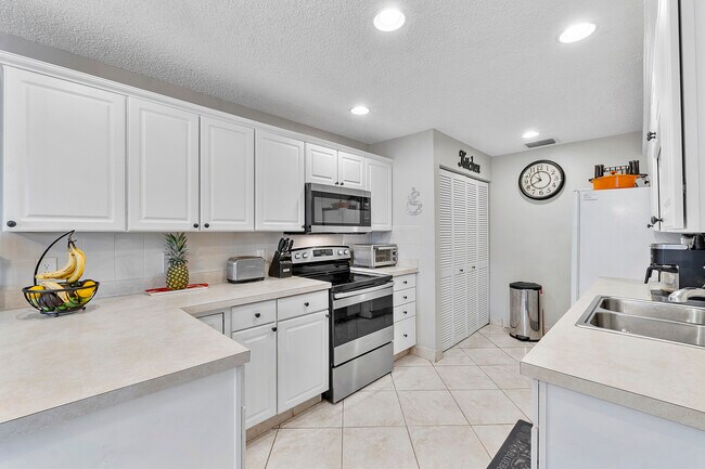 Building Photo - 14519 Lucy Dr