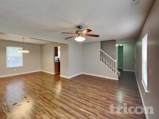 Building Photo - 5 Red Thorn Ct