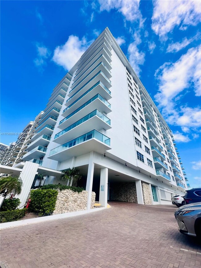 Foto del edificio - 9511 Collins Ave