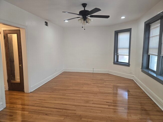 Building Photo - 1019 N Trumbull Ave