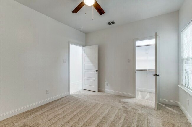 Building Photo - 1945 Portland Ave