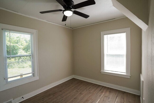 Building Photo - Freshly Renovated 4-Bedroom Home – Quality...
