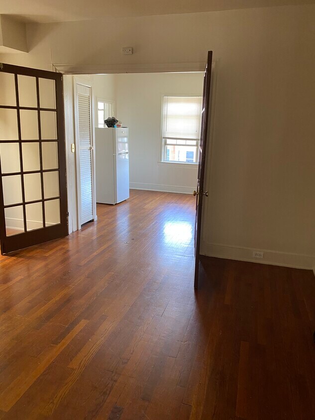 Foto principal - 2440 N Charles St