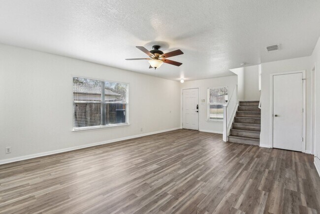 Foto del edificio - 16216 Ike Ln