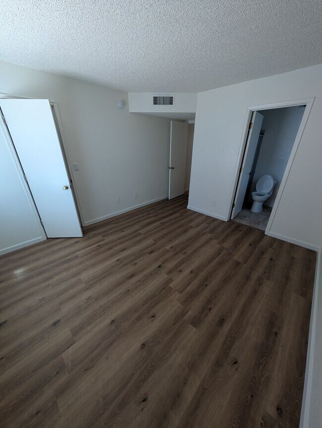 Foto del edificio - 1430 N Leawood Pl