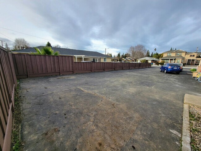 Building Photo - 3518 Olsen Dr