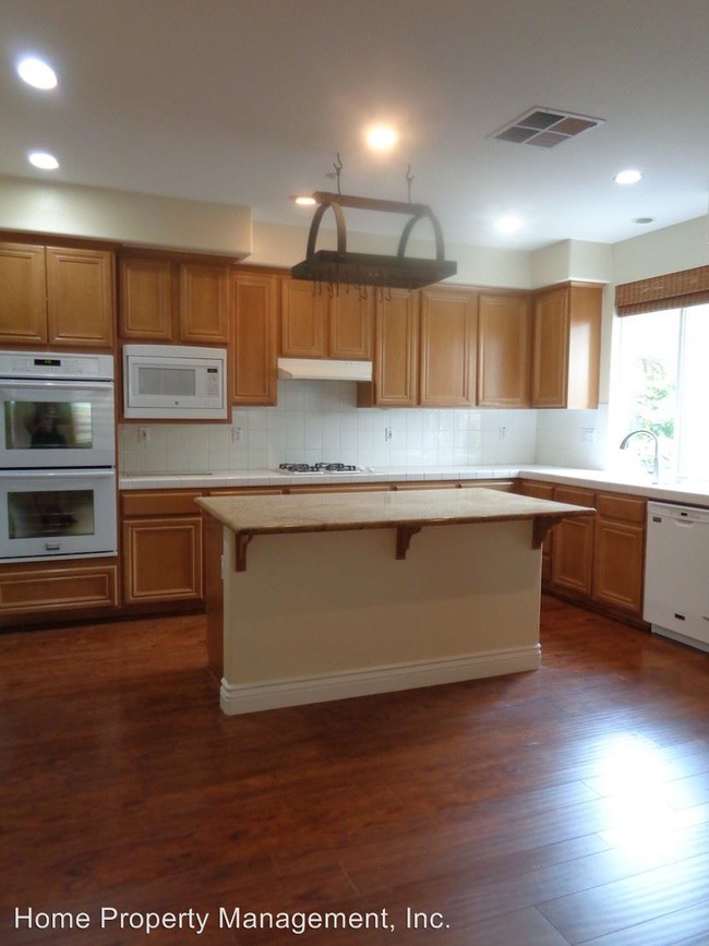 Building Photo - 4 br, 2.5 bath House - 20911 Cabrillo Lane