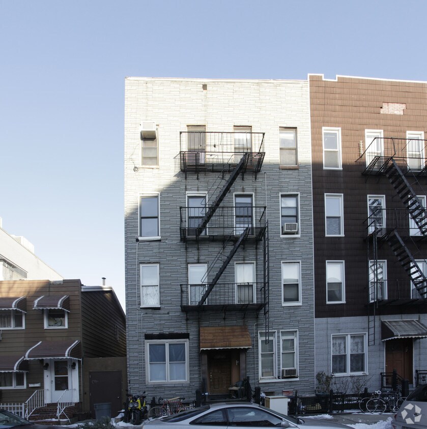 Building Photo - 1074 Lorimer St