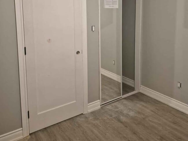 Building Photo - Fully Updated Second Floor Apartment (1 Bed, 1 Bath)