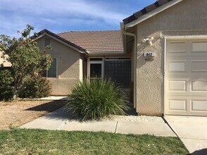 Building Photo - 642 Kensington Cir