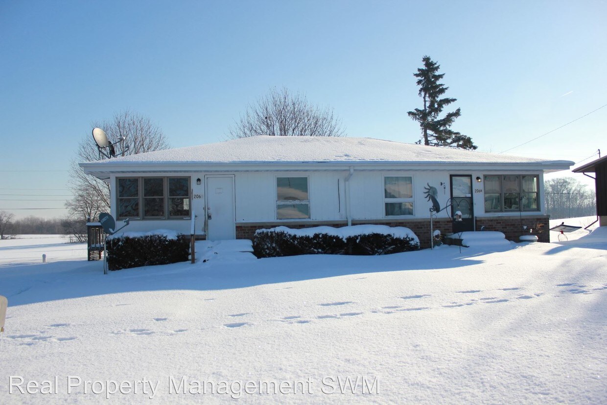 Primary Photo - 206 Karen Dr