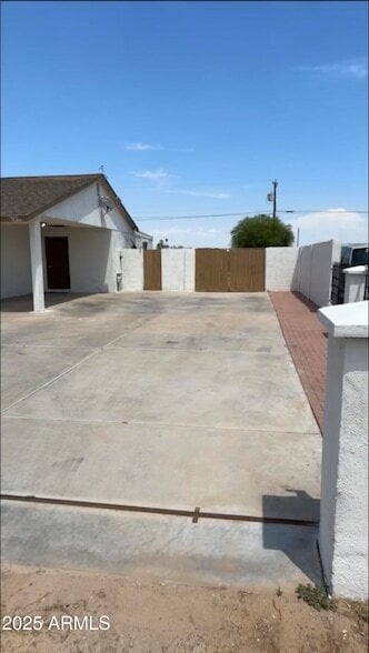 Building Photo - 3935 N Del Monte Dr