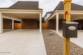 Building Photo - 111 Millie Park Dr