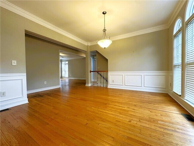 Building Photo - 907 Lenox Ct NE
