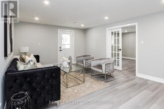 Building Photo - 92 Lillian Crescent