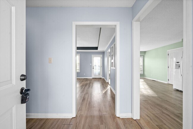 Foto del edificio - Pet Friendly Three Bedroom!