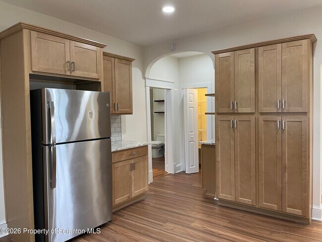 Building Photo - 1064 Lincoln St