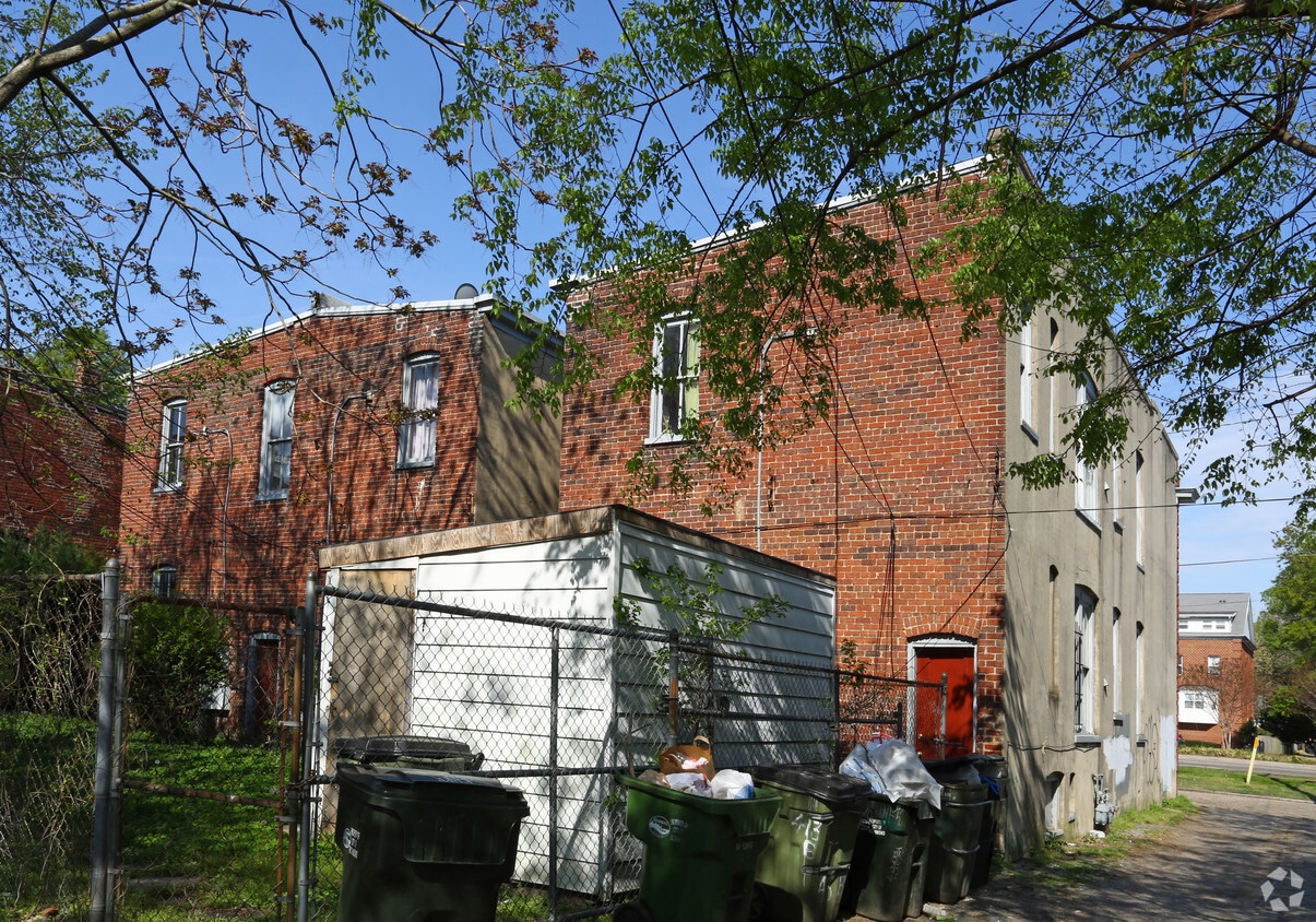 Building Photo - 411 Smith St