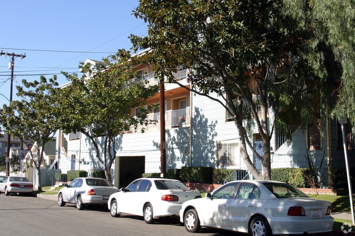 Building Photo - 3043 E 15th St
