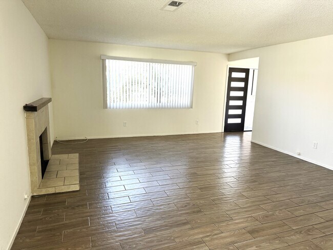 Foto del edificio - 16661 Blanton Ln