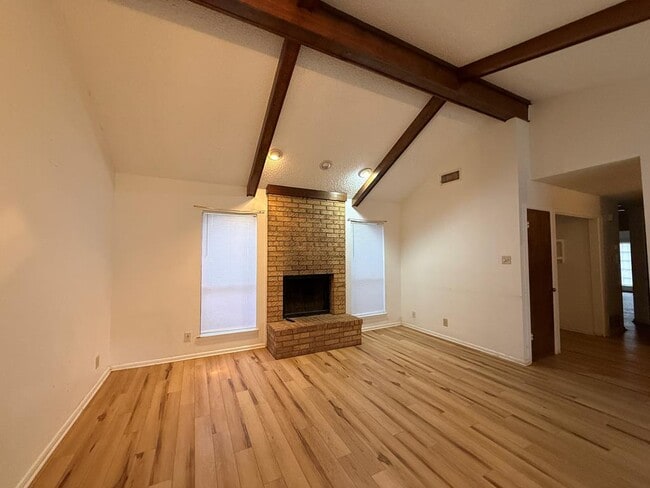 Foto del edificio - 6428 Amber Dr