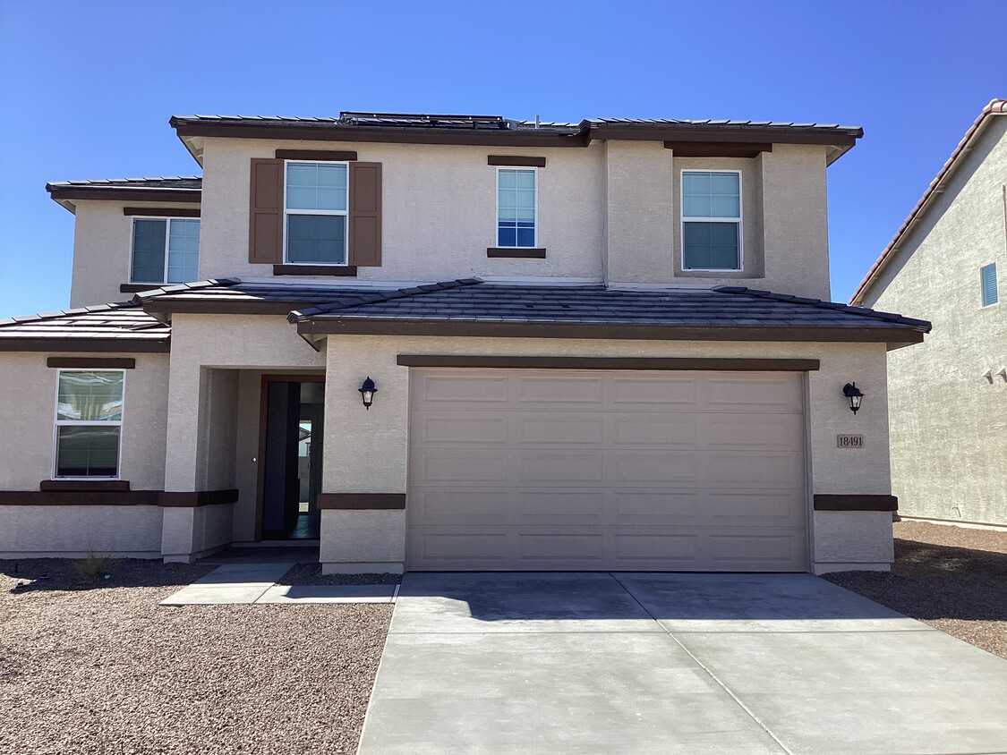 Foto principal - 18491 W Honeysuckle Dr