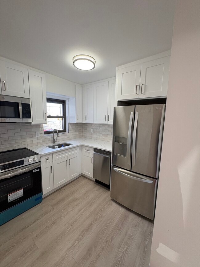 Foto del edificio - 136 Albany Blvd