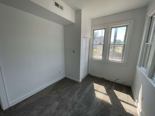 Building Photo - 1603 7th Ave