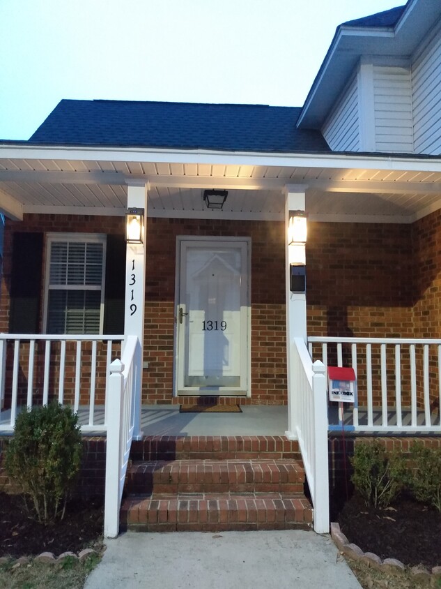 Primary Photo - 1319 Melrose Heights St