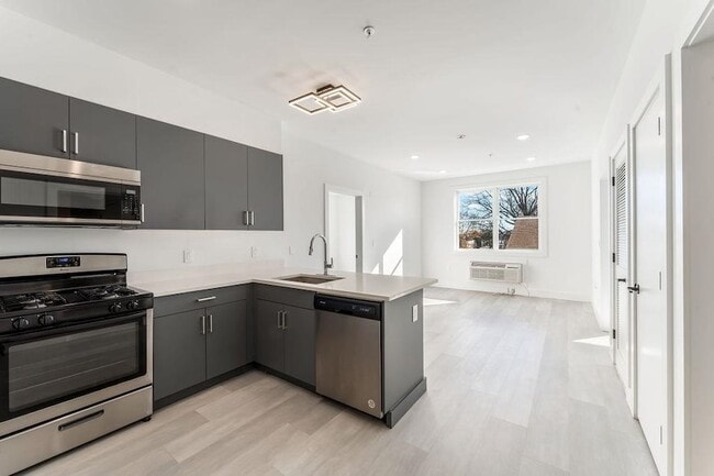 43-45 W 32nd ST Unit 305 - 43-45 W 32nd ST Unit 305 House