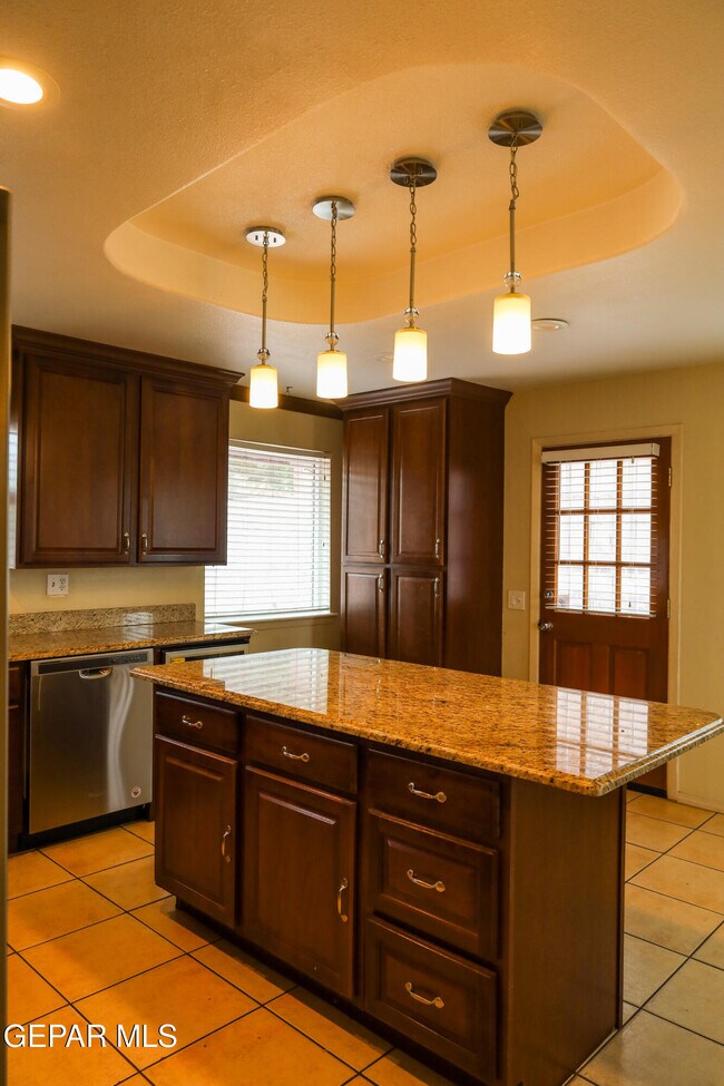 Foto del edificio - 5822 Beaumont Pl
