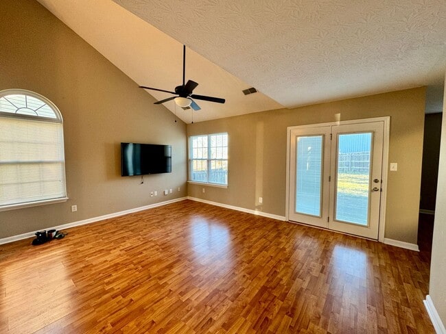 Foto del edificio - 3 Bedroom in Quiet Cul-De-Sac!