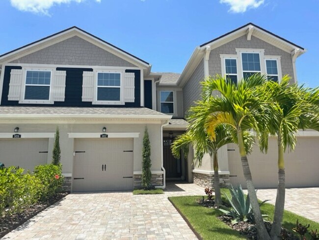 Building Photo - 3/2.5 ANNUAL/FURNISHED  TOWNHOUSE- GORGEOU...