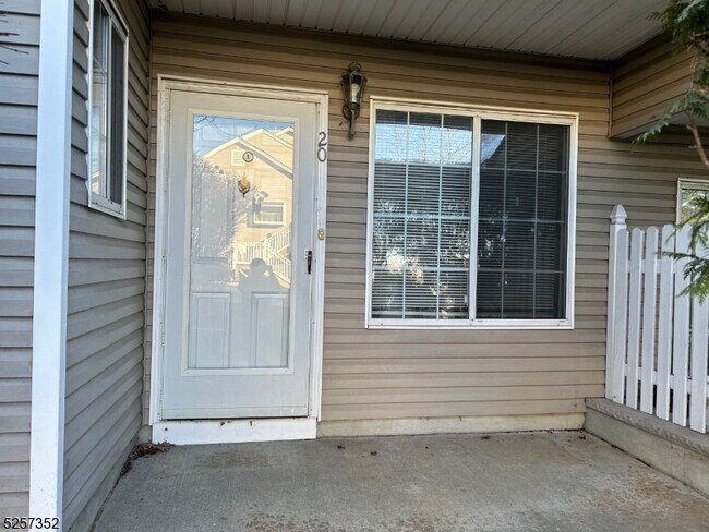 Building Photo - 20 Tory Ct