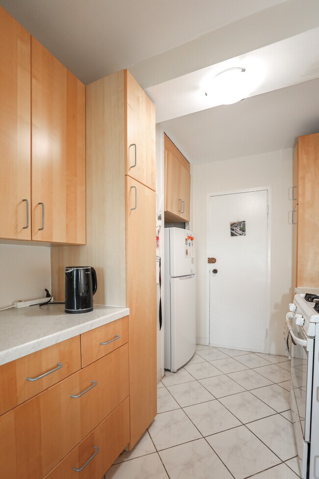 Foto del edificio - 4201 Cathedral Ave NW