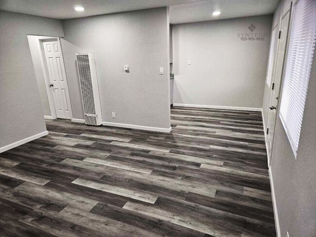 Foto del edificio - Newly Renovated Ground Floor Apartment off...