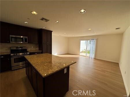 Foto del edificio - 1336 Calle Tulipan