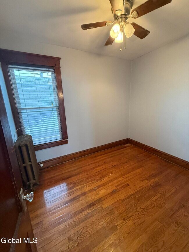 Foto del edificio - 23 Hampton St