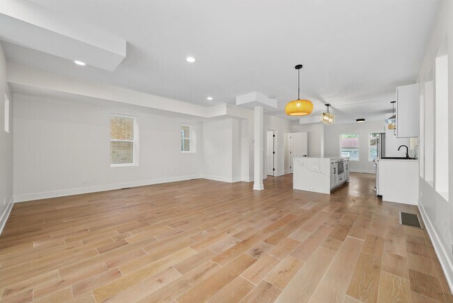 Foto del edificio - 3207 Maple Ave